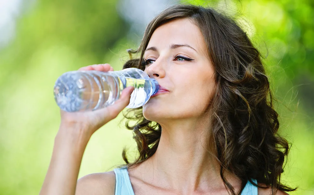 bebar agua evitar estrias