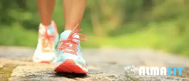 A importância da caminhada leve na prevenção de doenças crônicas A importância da caminhada leve na prevenção de doenças crônicas