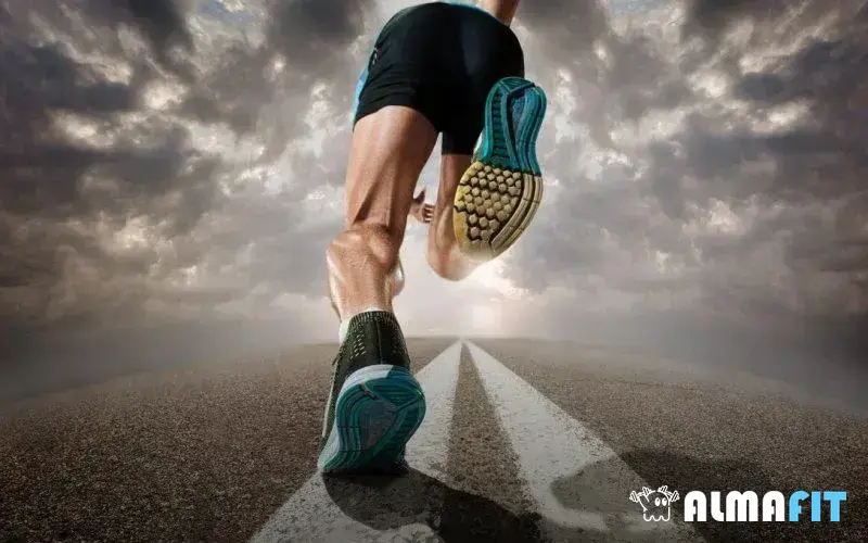 A importância do calçado adequado e postura correta durante a caminhada A importância do calçado adequado e postura correta durante a caminhada