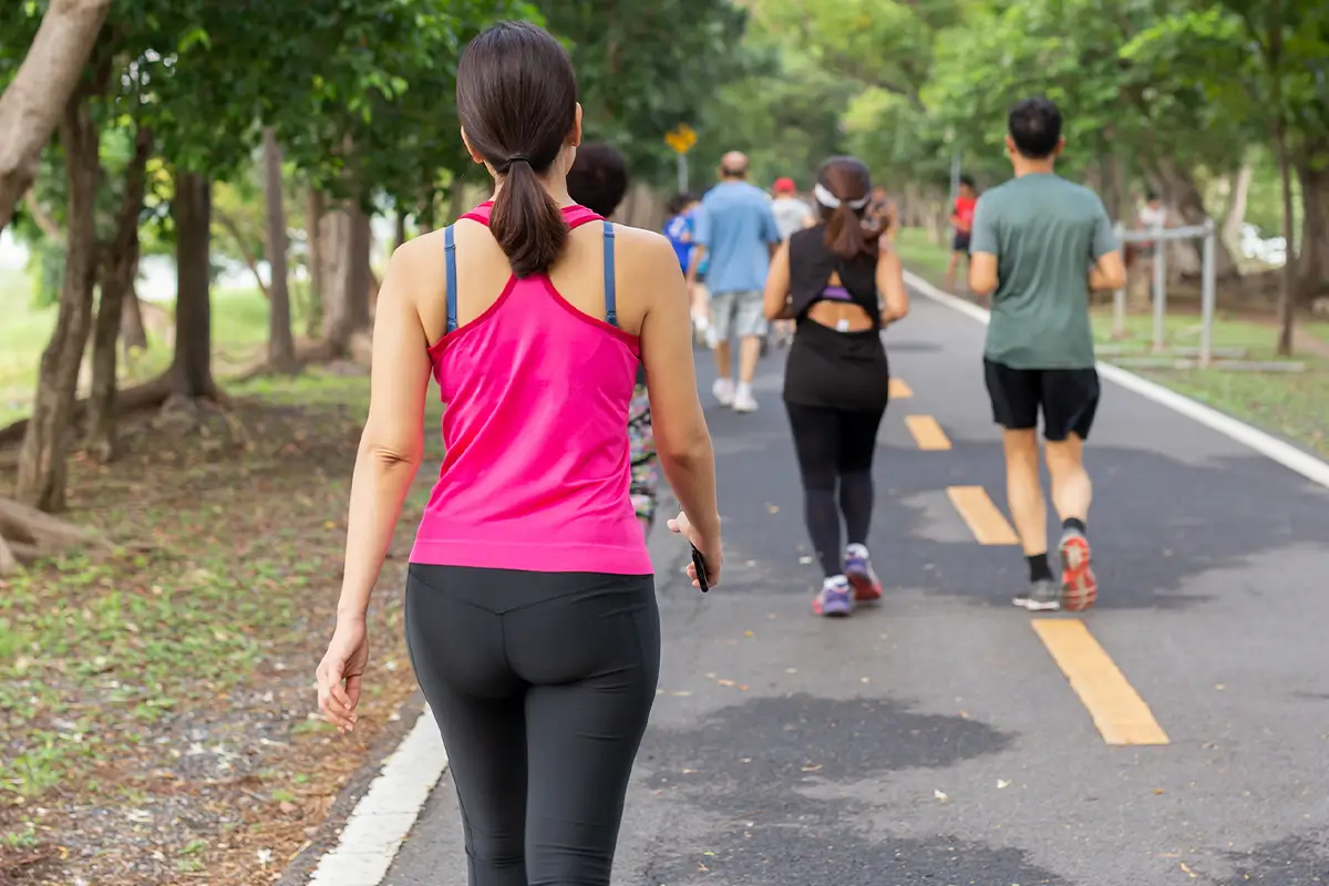 Benefícios mentais da caminhada em casa: redução do estresse e ansiedade. Benefícios mentais da caminhada em casa: redução do estresse e ansiedade.