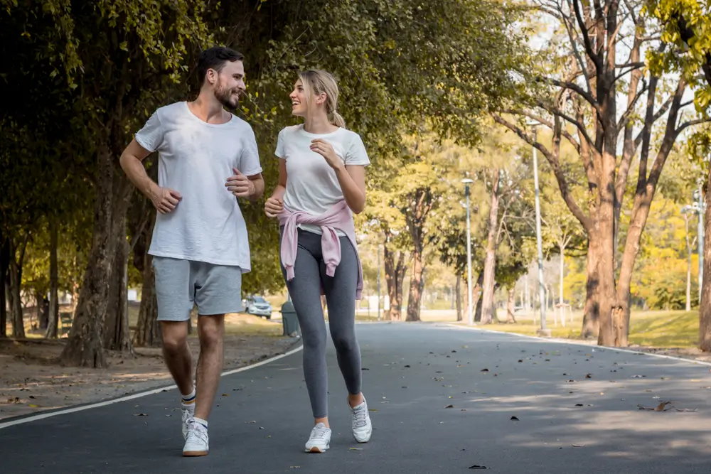 Dicas para potencializar os resultados da caminhada em jejum, como incluir treinos de intervalo ou alterar o percurso. Dicas para potencializar os resultados da caminhada em jejum, como incluir treinos de intervalo ou alterar o percurso.