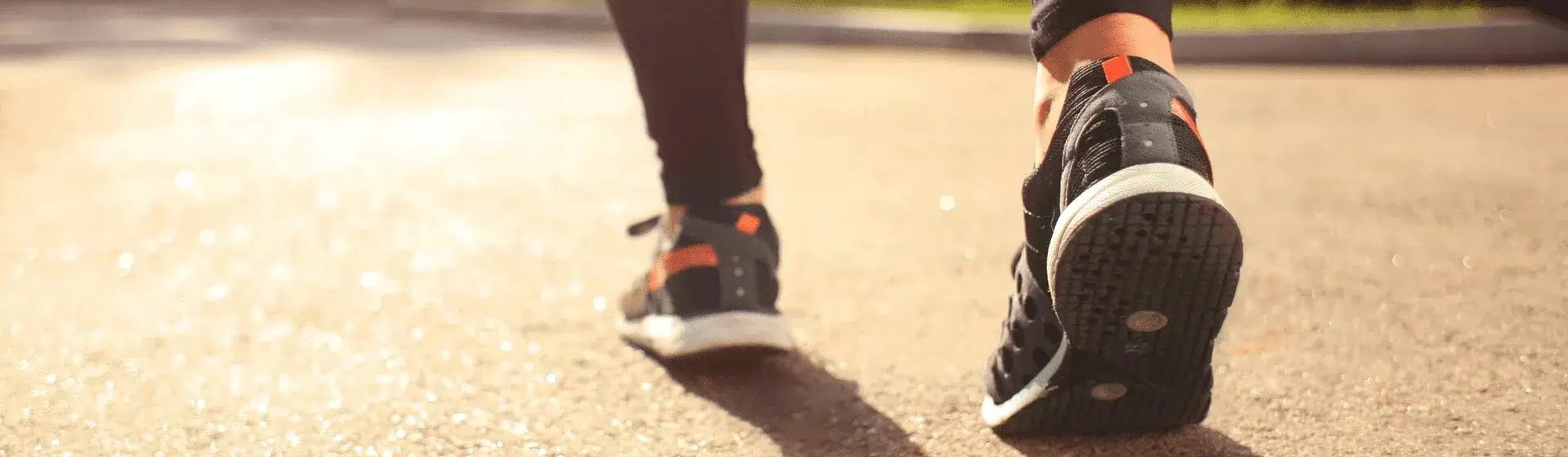 Dicas para uma caminhada eficaz: orientações sobre como se preparar e executar uma caminhada de forma correta e segura. Dicas para uma caminhada eficaz: orientações sobre como se preparar e executar uma caminhada de forma correta e segura.