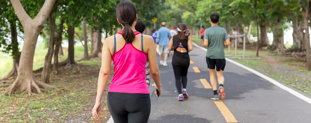 Exemplos de rotinas de caminhada de 30 minutos para diferentes níveis de condicionamento físico Exemplos de rotinas de caminhada de 30 minutos para diferentes níveis de condicionamento físico