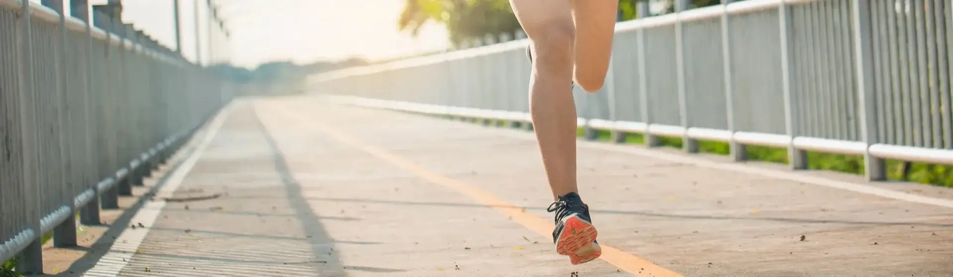 Outros benefícios da caminhada para além do controle do diabetes, como melhora da saúde cardiovascular e qualidade de vida. Outros benefícios da caminhada para além do controle do diabetes, como melhora da saúde cardiovascular e qualidade de vida.