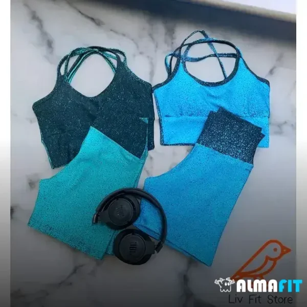 O "Kit 2 Conjunto Shorts + Top Bojo Fitness Academia Corrida Ciclismo" oferece um combo confortável e de alta qualidade, composto por shorts e top com bojo removível, ideal para atividades de fitness, corrida e ciclismo.