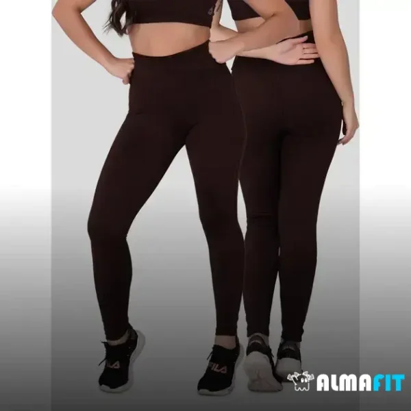 A Calça Legging Fitness Feminina com cintura alta, feita de poliamida de alta qualidade, oferece um ajuste perfeito, liberdade de movimento e suporte extra, garantindo confort e estabilidade durante todos os tipos de atividade física, além de proteger contra transparências e raios UV.