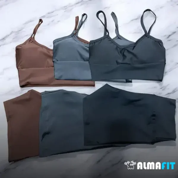 O "Kit 3 Conjunto Short Top Bojo Rem Fitness Academia Dança Ciclismo Meia Coxa Sem Transparencia Power" oferece uma combinação de shorts e tops com bojo removível, garantindo versatilidade, praticidade e um look elegante e esportivo, ideal para various atividades como academia, dança e ciclismo.